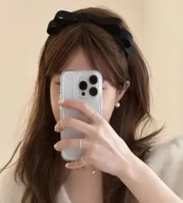 초콜리트쥬얼리 세이블린 12mm 진주 포인트 블랙 벨벳 리본 옆머리 집게핀 2컬러